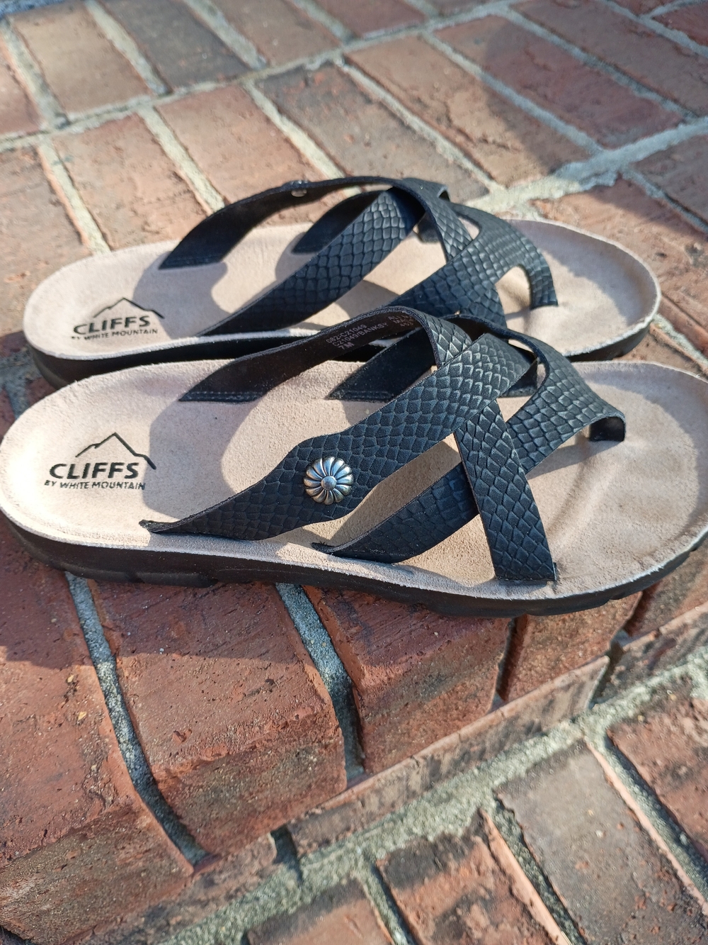 Cliffs by White Mountain Women's Black Strappy Slide Sandals